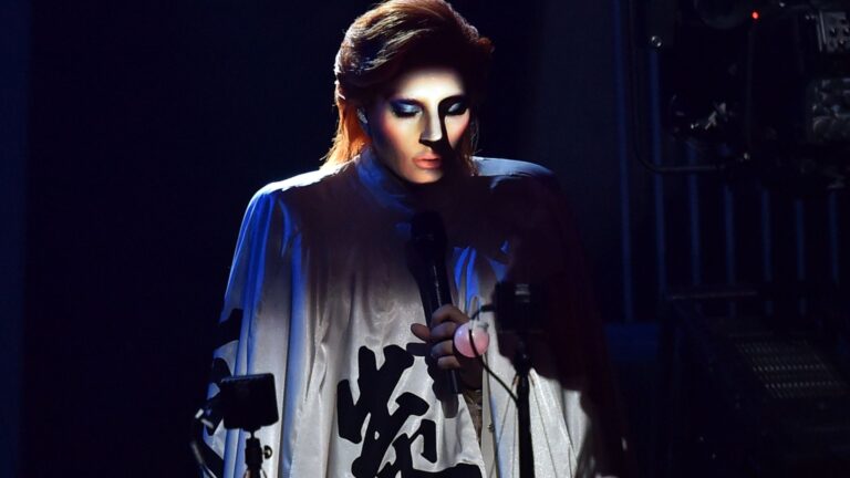 Leia a carta apaixonada de Lady Gaga para David Bowie