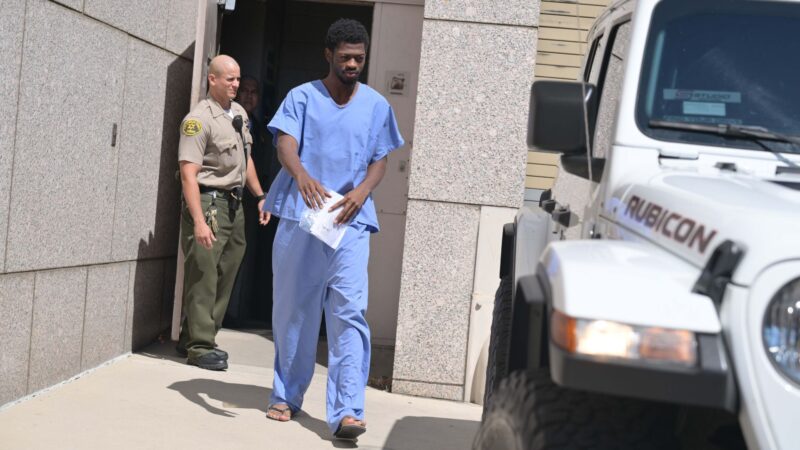 Lil Nas X deixando prisão (Foto: MEGA/GC Images/Getty Images)