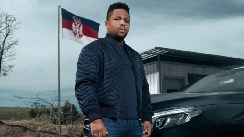 Christian Malheiros posa caracterizado de Nando, personagem que terá algumas cenas do filme gravadas em Belgrado, na Sérvia