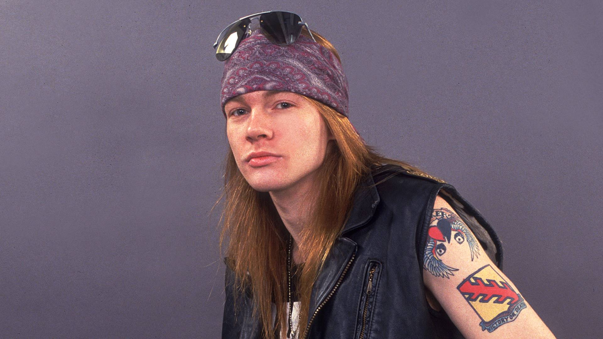 Axl Rose, vocalista do Guns N' Roses, em 1987