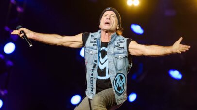 Bruce Dickinson canta com banda de Adrian Smith e Richie Kotzen na Inglaterra