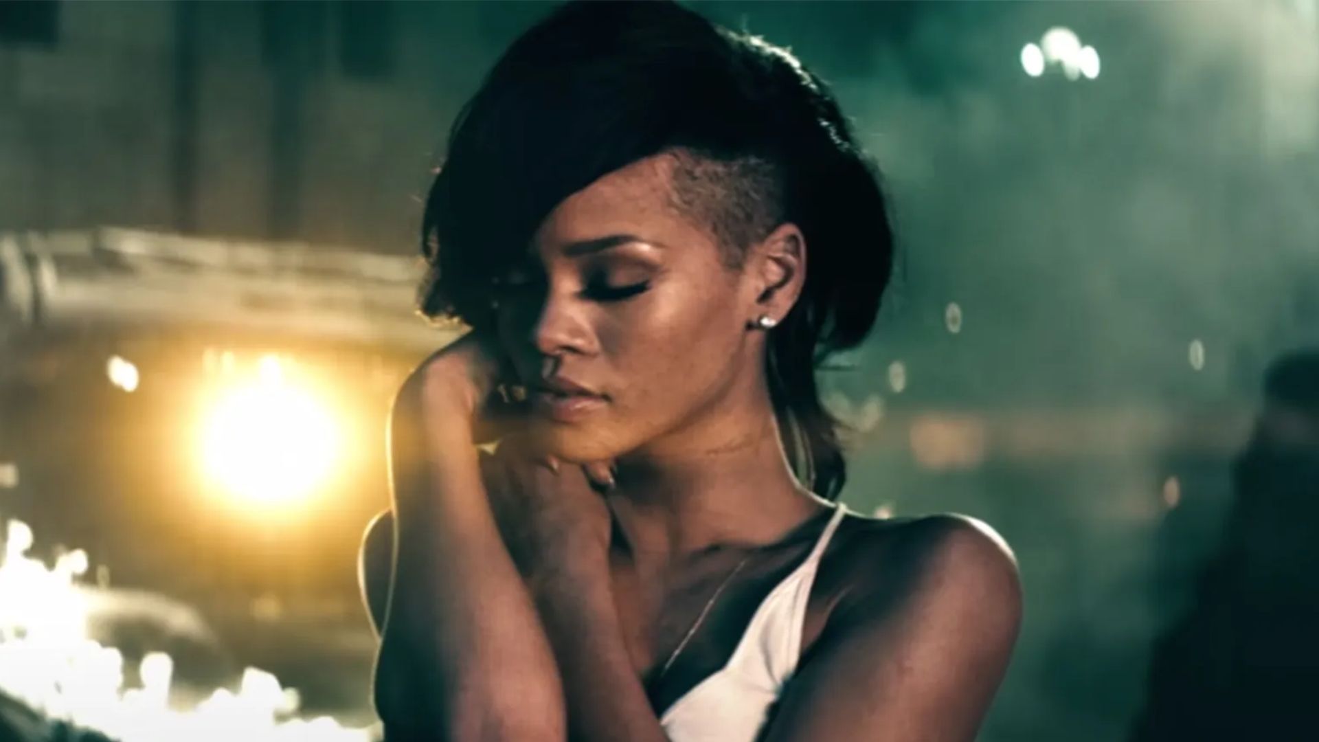 Rihanna no clipe de 'Diamonds' (Foto: Reprodução/YouTube)