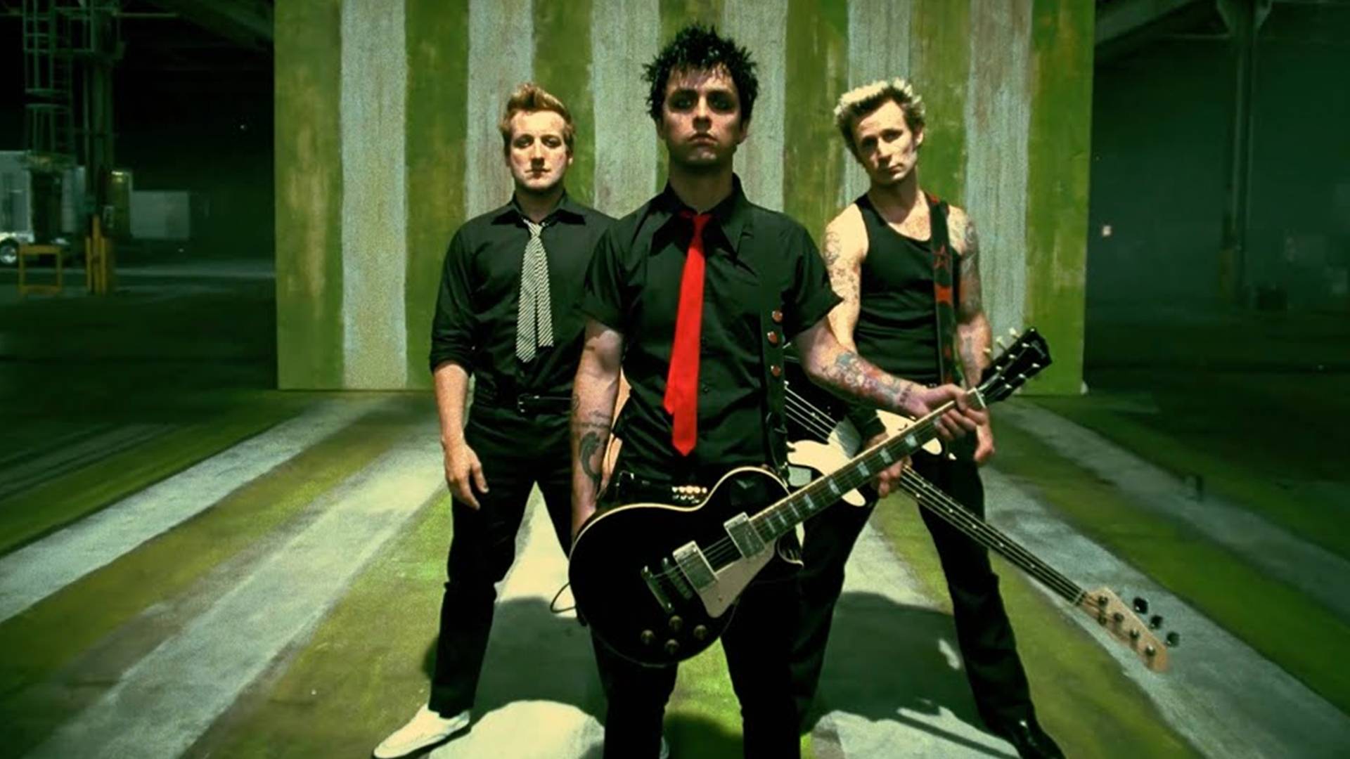 Green Day no videoclipe de 'American Idiot'