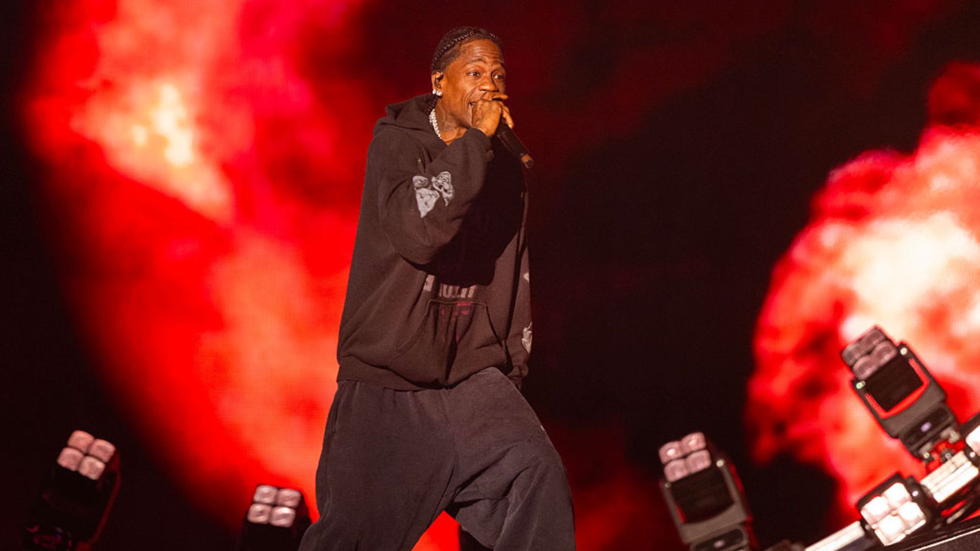 Por que Travis Scott canta ‘FE!N’ mais de uma vez nos shows?