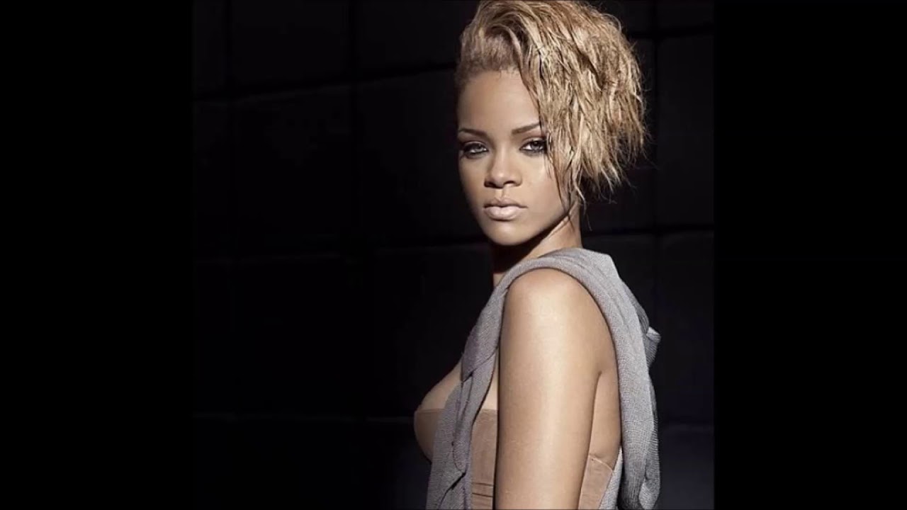 Rihanna no clipe de "Russian Roulette" (Foto: Reproducao/YouTube)
