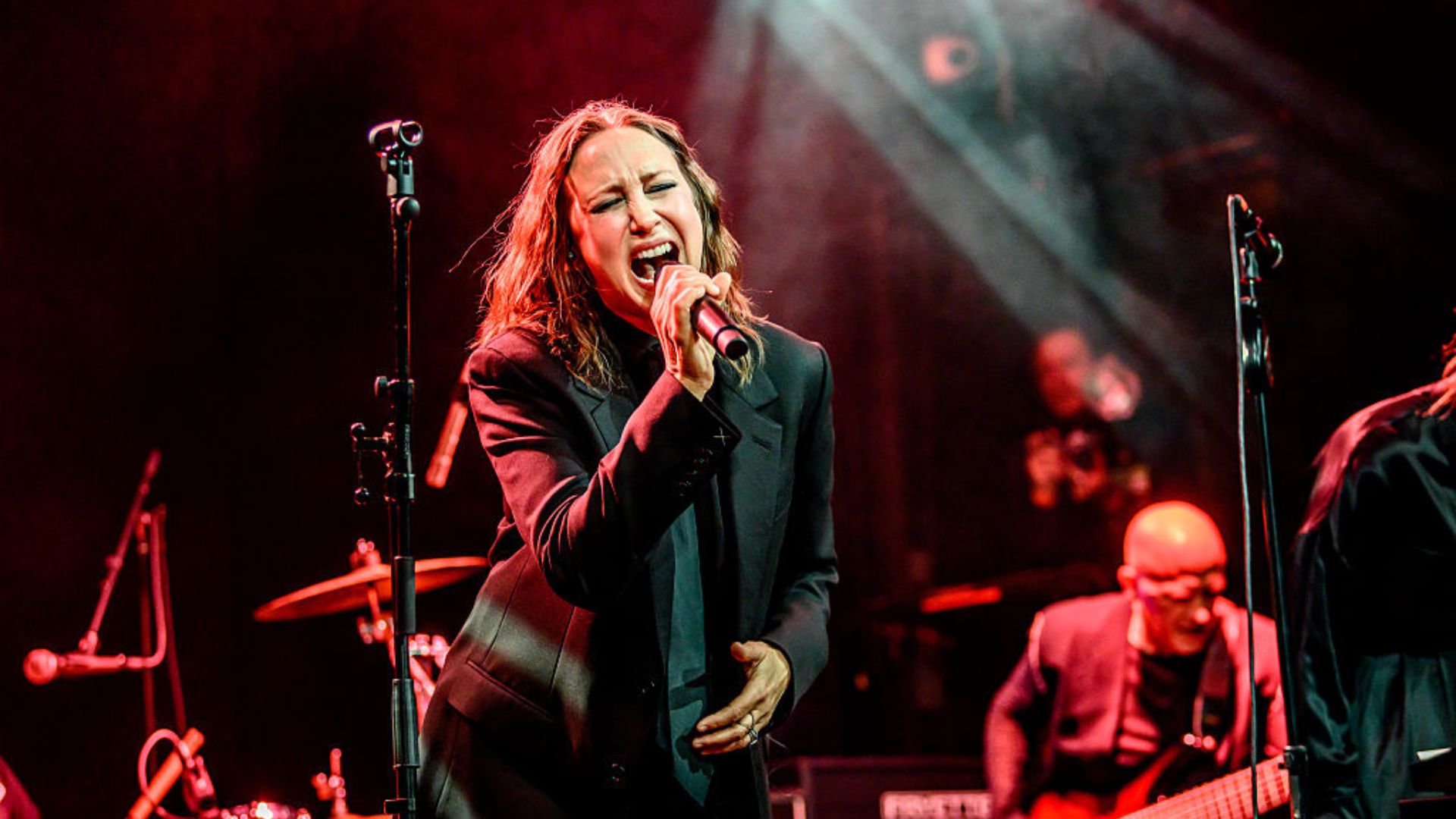 Vera Farmiga, de 'Invocação do Mal', é vocalista em banda de rock; conheça o The Yagas