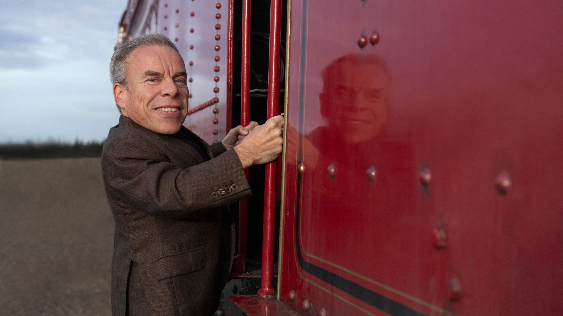 Warwick Davis retorna a Hogwarts no elenco da série de Harry Potter