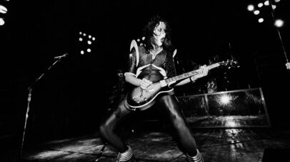 Frehley, ou Ace, em performance do Kiss nos anos 1970