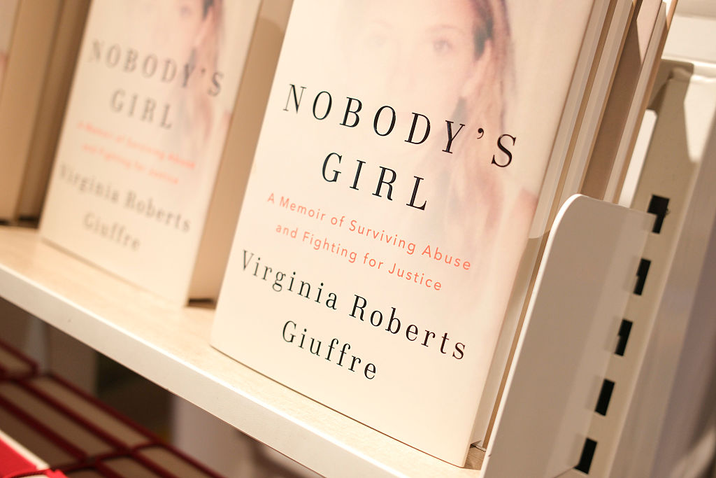 Livro de Virginia Giuffre, 'Nobody's Girl', que foi violentada por Jeffrey Epstein