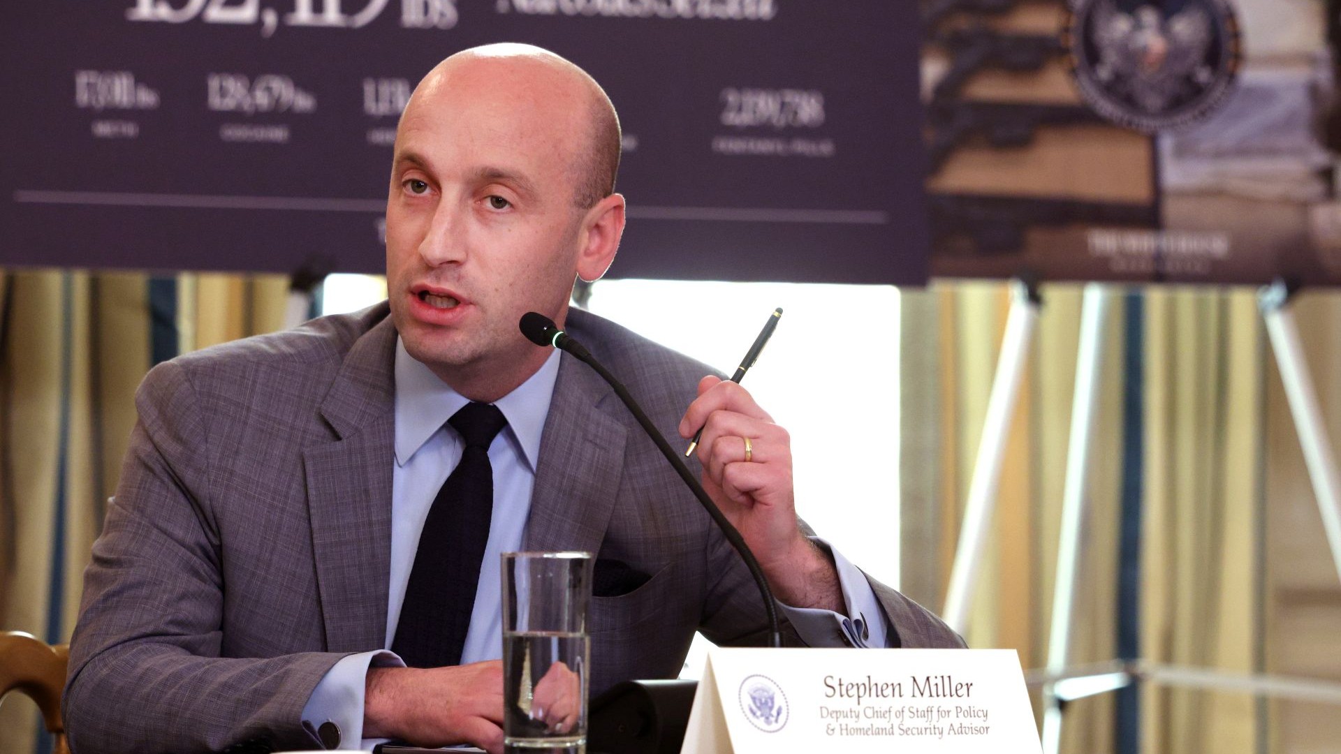 Stephen Miller, vice-chefe de gabinete de Donald Trump que insultou Robert De Niro