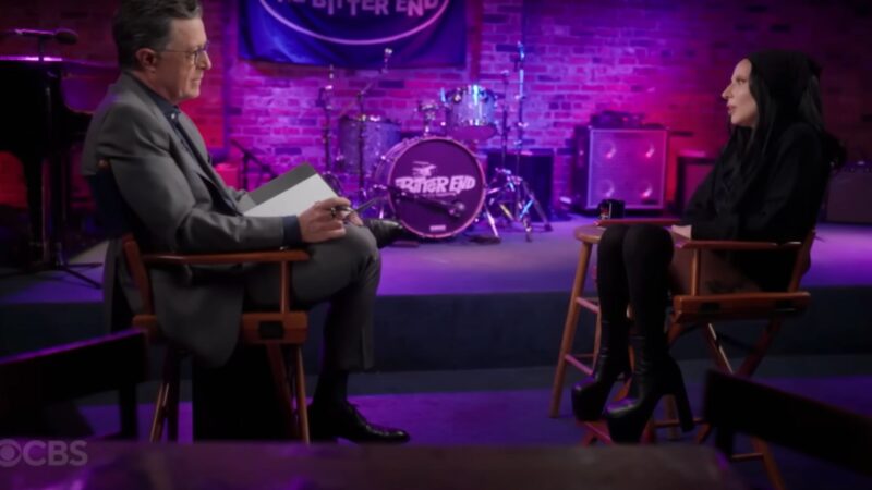 Lady Gaga em entrevista com Stephen Colbert (Foto: Reprodução Youtube)