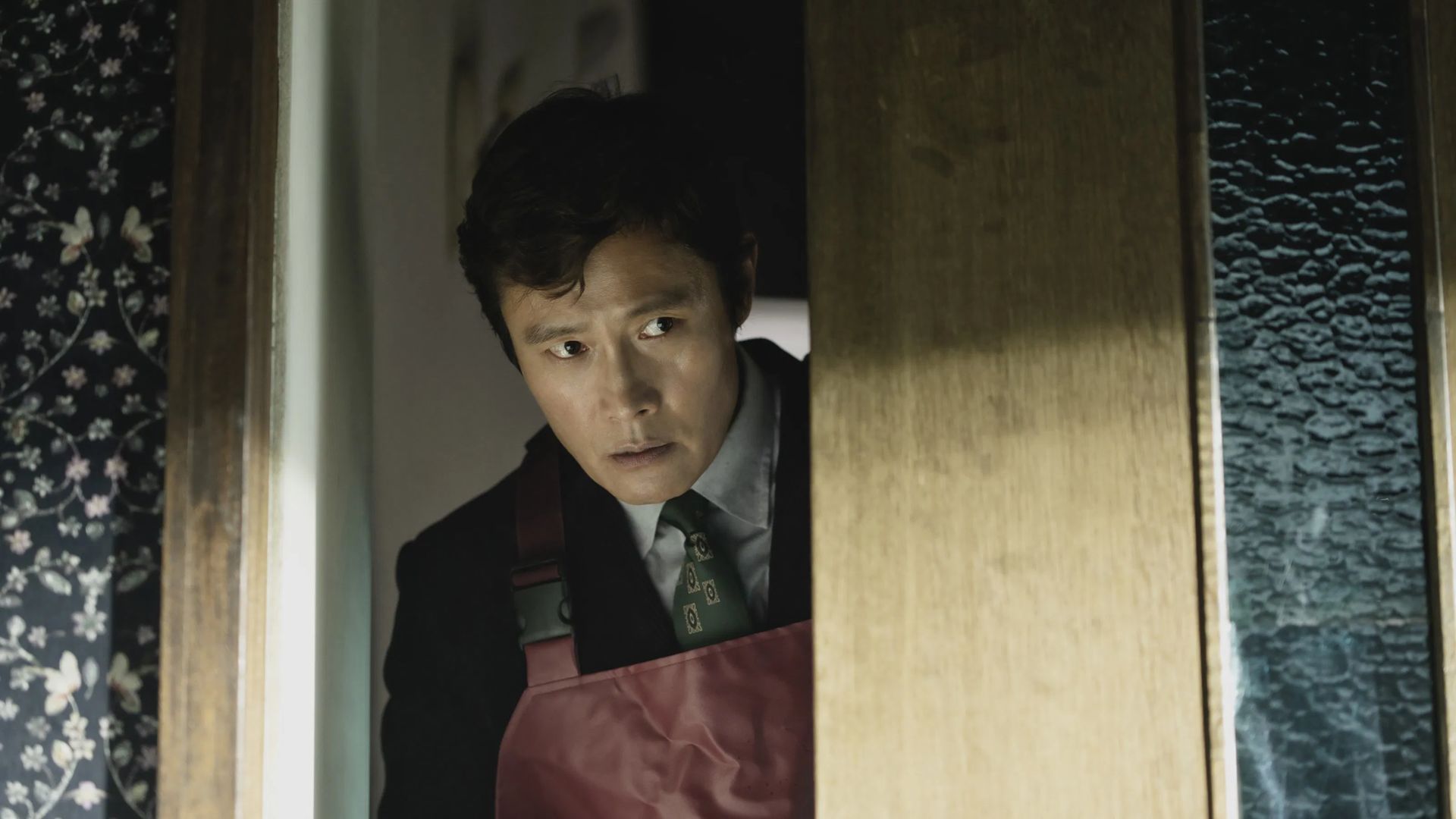 With humor, ‘No Other Choice’ exposes the emptiness and decadence of the elite in the face of savage capitalism With humor, ‘No Other Choice’ exposes the emptiness and decadence of the elite in the face of savage capitalism