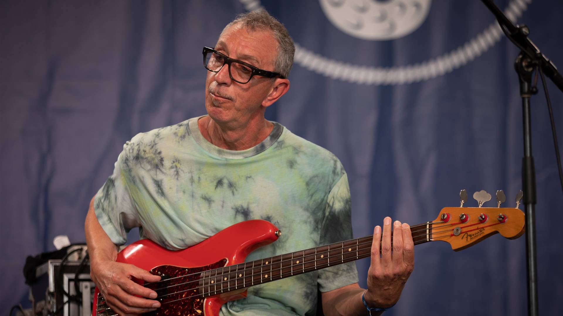 O baixista Pino Palladino em 2022