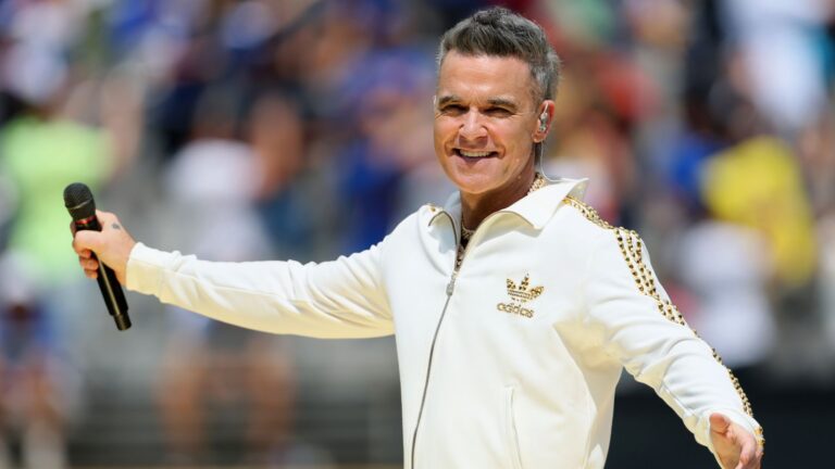 Robbie Williams adiou seu álbum para evitar a concorrência de Taylor Swift