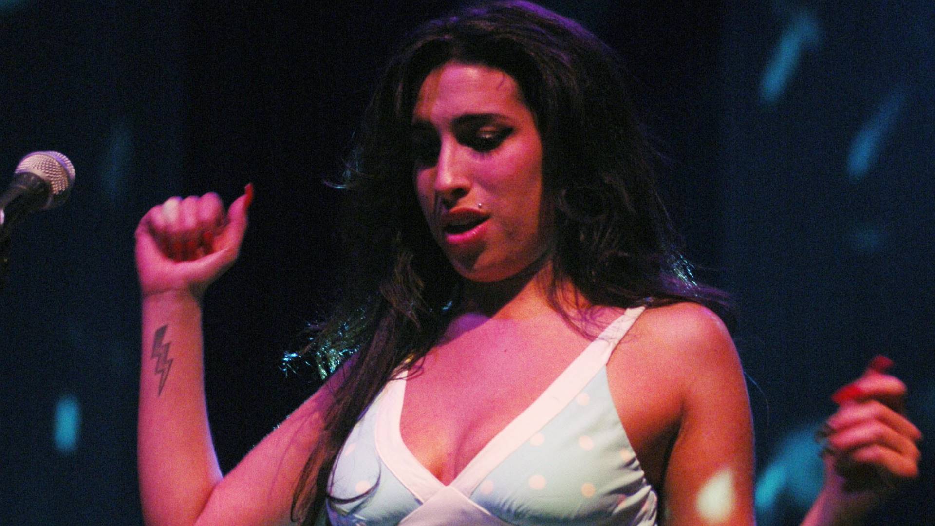 A cantora Amy Winehouse na era 'Frank'