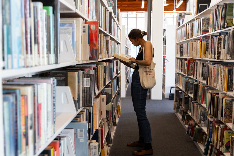 A Amazon é o maior marketplace de livros online do mundo e está repleto de cópias feitas por IA