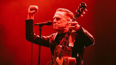 Bryan Adams durante show em 2024