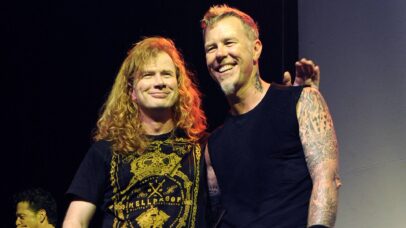 Dave Mustaine (esq.) e James Hetfield durante show especial do Metallica em 2011 (Foto: Tim Mosenfelder / WireImage via Getty Images)