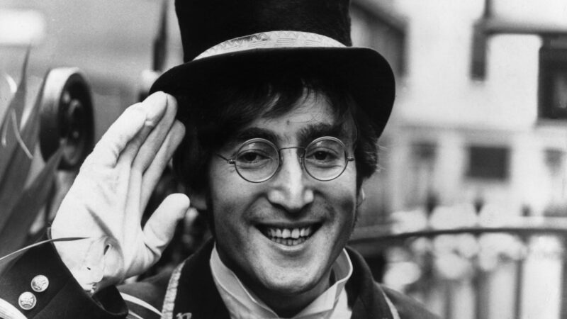 John Lennon, músico dos Beatles, em 1966