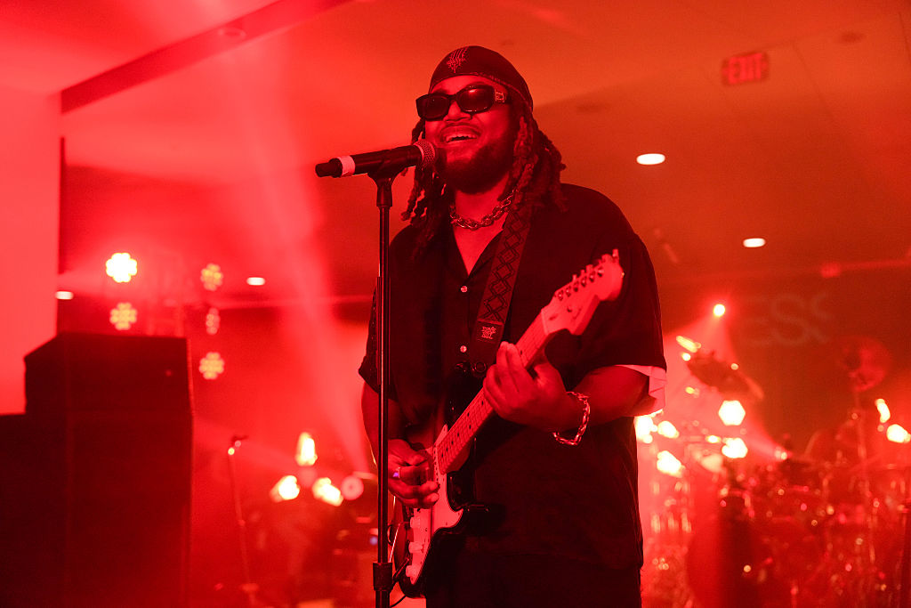 Between 70s funk and modern soul, Leon Thomas finds balance in PHOLKS Between 70s funk and modern soul, Leon Thomas finds balance in PHOLKS