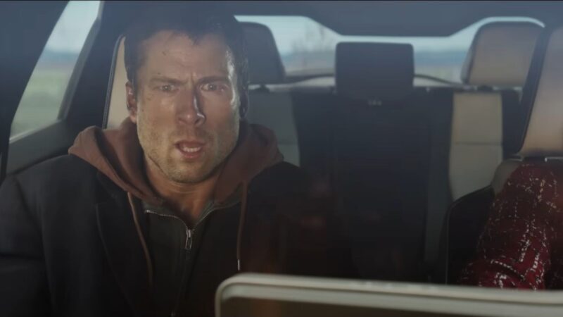 Cena do novo trailer com Glen Powell