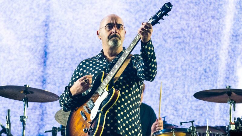 Paul "Bonehead" Arthurs, guitarrista do Oasis, em 2019