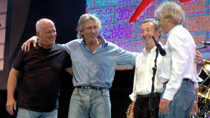 David Gilmour, Roger Waters, Nick Mason e Richard Wright durante show do Pink Floyd no Live 8, em 2005 (Foto: Jon Furniss / WireImage)