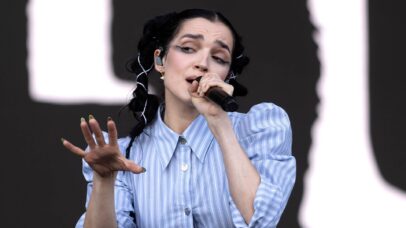 A cantora Poppy em 2022 (Foto: Jo Hale / Redferns)