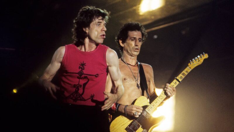 MIck Jagger e Keith Richards durante show dos Rolling Stones em 1995 (Foto: Bernd Mueller / Redferns via Getty Images)