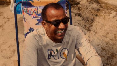 Jorge Ben Jor dá o tom na collab solar entre Corona Cero e FARM Rio com o clássico ‘Oba, Lá Vem Ela’