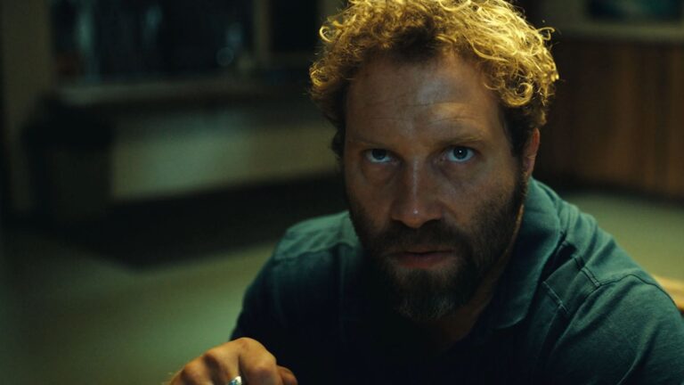 ‘Animais Perigosos’, com Jai Courtney, chega ao streaming