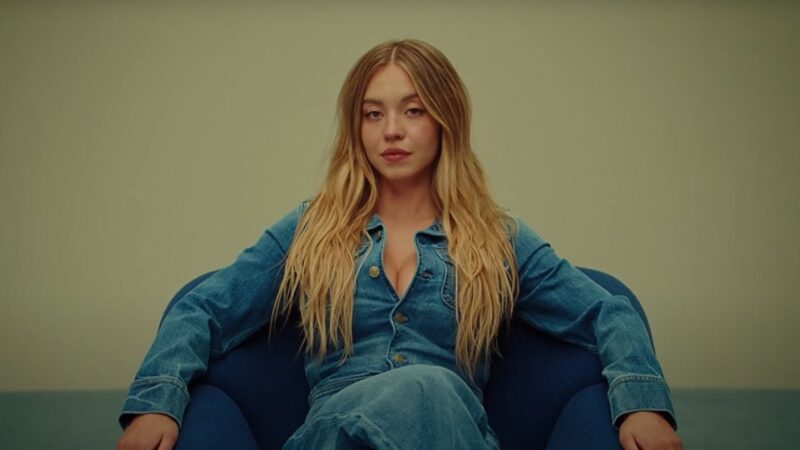 Sydney Sweeney em comercial da American Eagle (Foto: Reprodução/Youtube)
