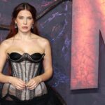 Millie Bobby Brown repreende fotógrafos no tapete vermelho de ‘Stranger Things’: ‘Sorrir? você que sorria!’