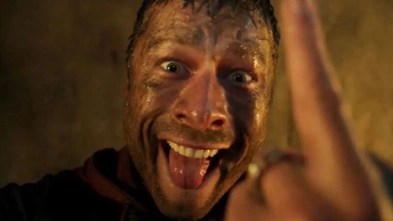 Glen Powell como Ben Richards em 'O Sobrevivente' (Foto: Divulgação)