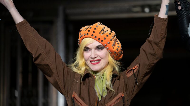 Pam Hogg durante a London Fashion Week de 2019 (Foto: Ki Price/WireImage)