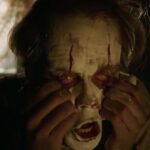 Personagem macabra de ‘It 2’ aparece em ‘Bem-Vindos a Derry’ e você (provavelmente) não percebeu