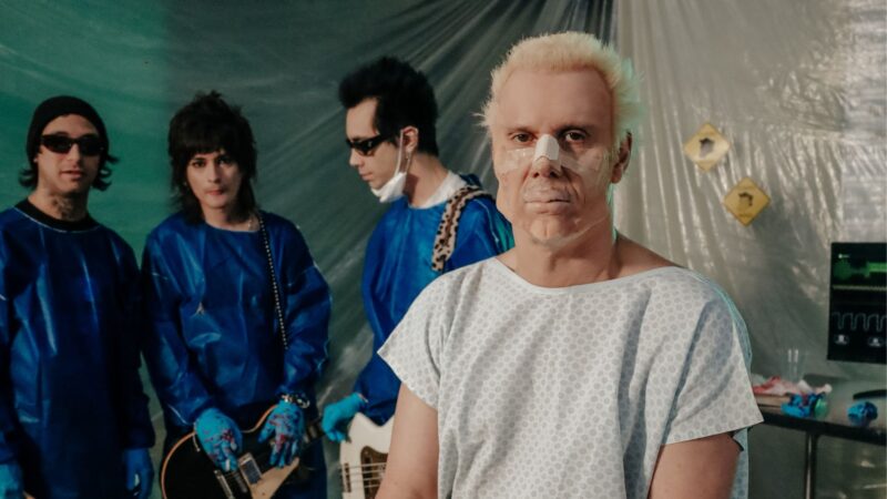 Supla "harmonizado" no clipe de "Queixo Novo"