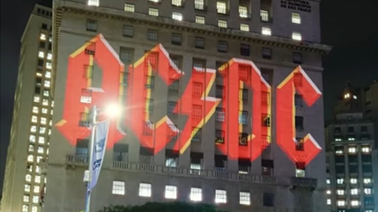 Logo do AC/DC é projetado na fachada da Prefeitura de São Paulo