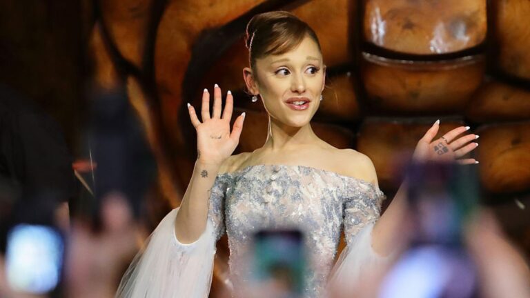 Homem que agarrou Ariana Grande em evento de ‘Wicked’ é acusado em Singapura