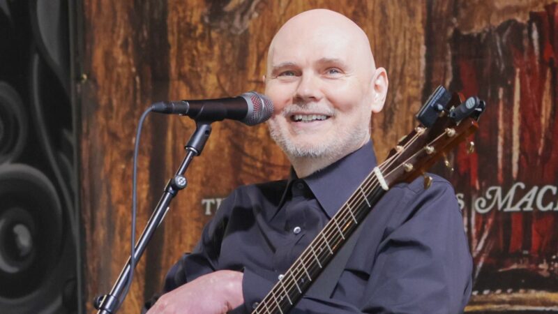 Billy Corgan, líder do Smashing Pumpkins, em 2025 (Foto: Mireya Acierto / Getty Images)