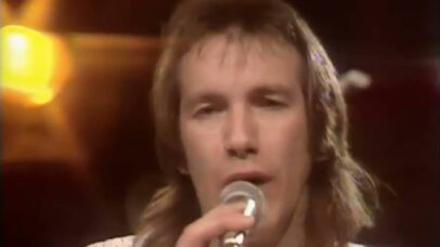 O vocalista Dave Walker com o Black Sabbath (Foto: reprodução / YouTube)