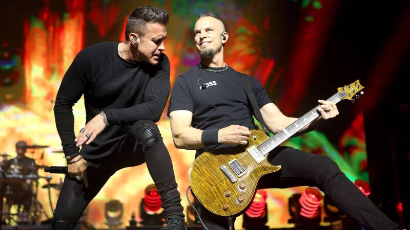 Scott Stapp and Mark Tremonti do Creed durante show em 2025 (Foto: Matt Winkelmeyer / Getty Images for Stagecoach)
