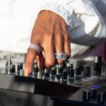 A IA está vindo atrás do seu DJ local favorito? Locutores de verdade estão preocupados