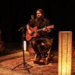 Fernando Quesada transforma clássicos do rock nacional em experiência intimista no projeto ‘Acústico BR’
