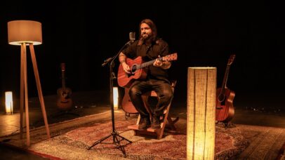Fernando Quesada transforma clássicos do rock nacional em experiência intimista no projeto ‘Acústico BR’