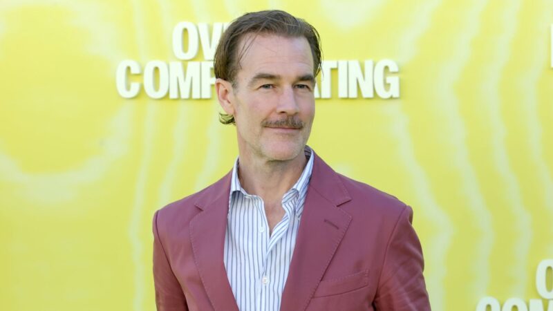 James Van Der Beek, que está lutando contra o câncer, na estreia da série 'Overcompensating'