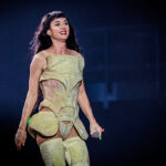 Katy Perry fala abertamente sobre desgosto amoroso em impressionante vídeo de ‘Bandaids’