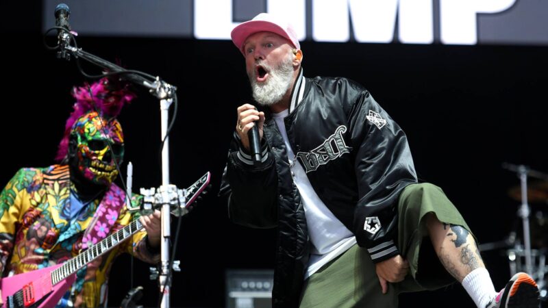 Wes Borland e Fred Durst durante show do Limp Bizkit em 2025 (Foto: Matthew Baker / Getty Images)