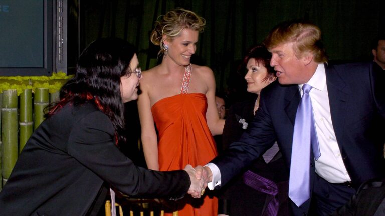 Ouça mensagem de Trump para Sharon Osbourne após morte de Ozzy