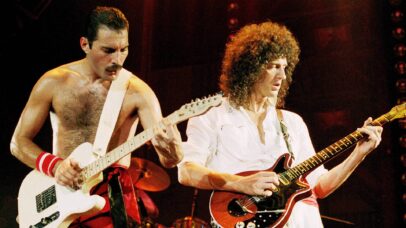 Freddie Mercury e Brian May, do Queen, no início da década de 1980 (Foto: Phil Dent / Redferns)